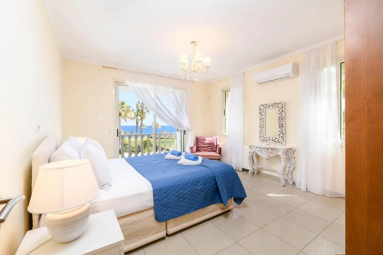 Royal Beachfront Villa Protaras 0*,
