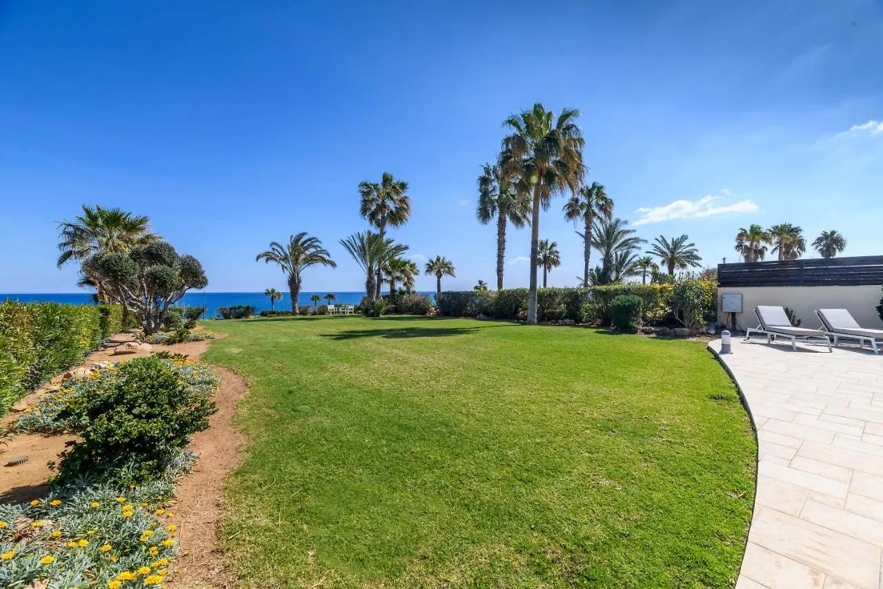 Royal Beachfront Villa Protaras 0*,